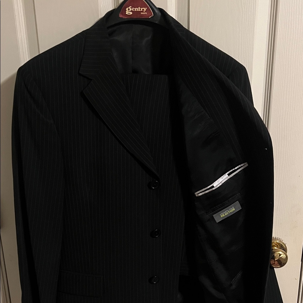 Kenneth Cole Black Pinstripe Men’s Suit 42S 36W